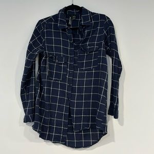 Fun & flirt women’s size L navy/ white plaid button up with pockets in front